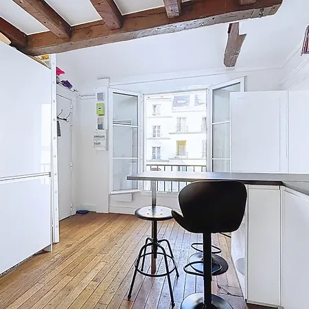Charming 2-room In Le Marais * Parijs